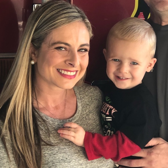 Meet your Posher, Lauren - Picture 2 of 2